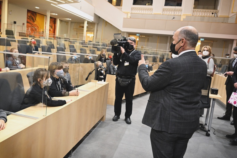 Nationalratspräsident Wolfgang Sobotka (V) begrüßt Waisenkinder aus Russland und der Ukraine