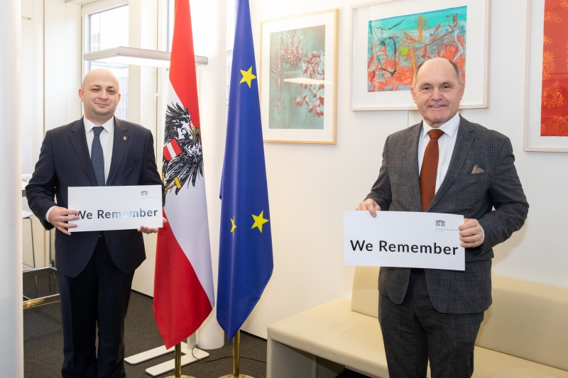 Von links: Rumänischer Abgeordneter und Präsident der 'Federation of the Jewish Communities in Romania' Silviu Vexler, Nationalratspräsident Wolfgang Sobotka (ÖVP)