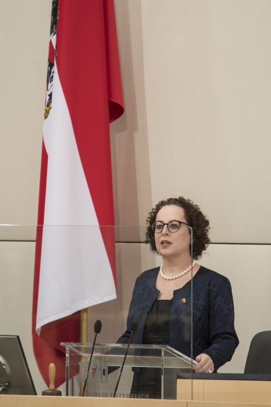 Am Präsidium: Bundesratspräsidentin Christine Schwarz-Fuchs (ÖVP) bei Ihrer Antrittsrede