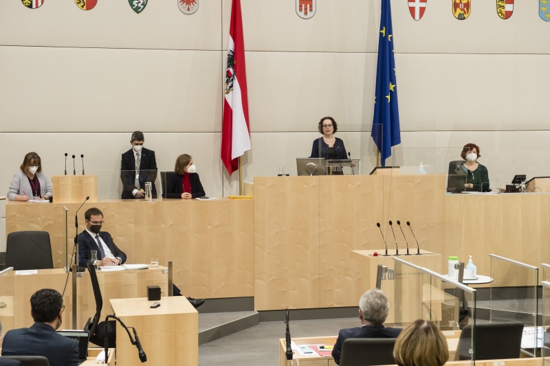 Am Präsidium: Bundesratspräsidentin Christine Schwarz-Fuchs (ÖVP) bei Ihrer Antrittsrede