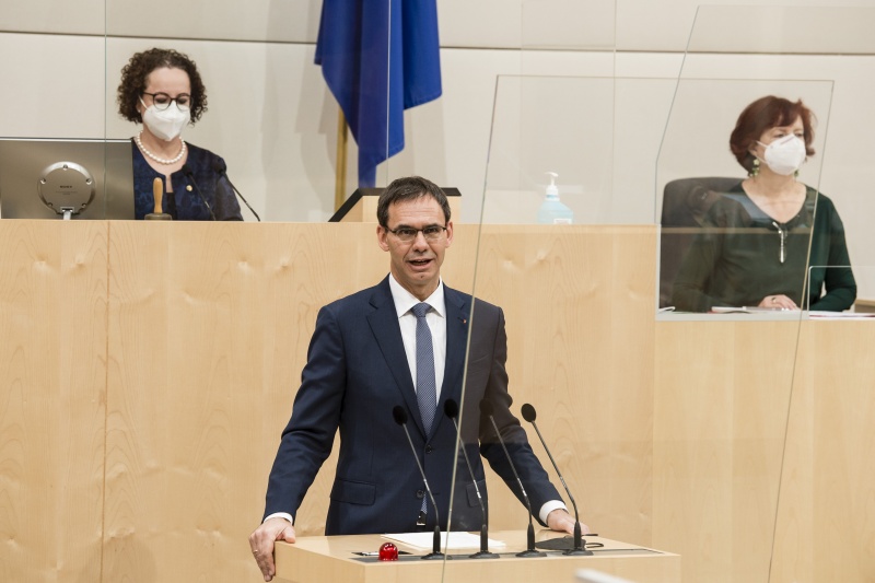 Am Rednerpult: Landeshauptmann Markus Wallner (ÖVP). Am Präsidium: Bundesratspräsidentin Christine Schwarz-Fuchs (ÖVP)