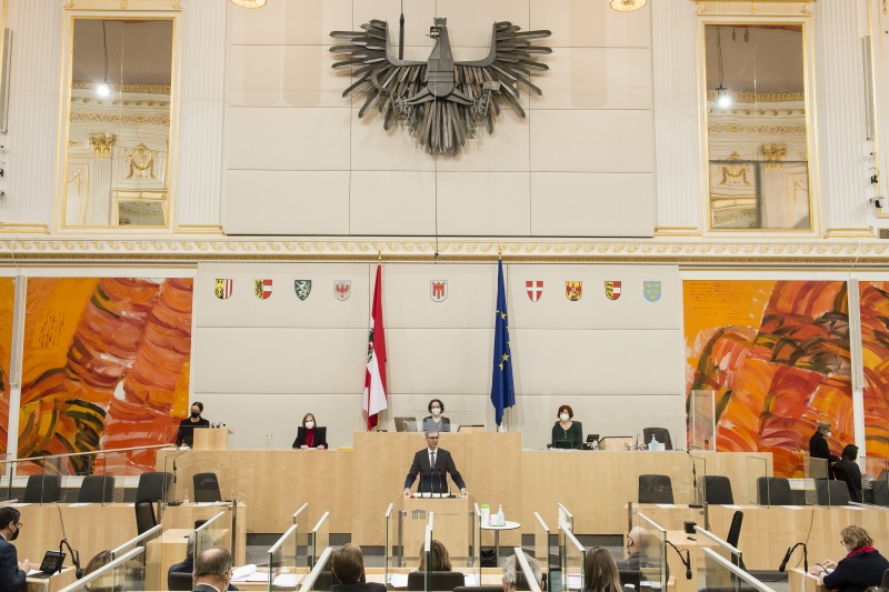 Am Rednerpult: Landeshauptmann Markus Wallner (ÖVP). Am Präsidium: Bundesratspräsidentin Christine Schwarz-Fuchs (ÖVP)