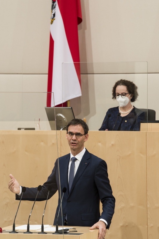 Am Rednerpult: Landeshauptmann Markus Wallner (ÖVP). Am Präsidium: Bundesratspräsidentin Christine Schwarz-Fuchs (ÖVP)