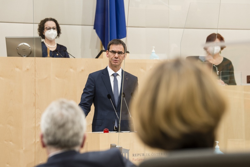 Am Rednerpult: Landeshauptmann Markus Wallner (ÖVP). Am Präsidium: Bundesratspräsidentin Christine Schwarz-Fuchs (ÖVP)