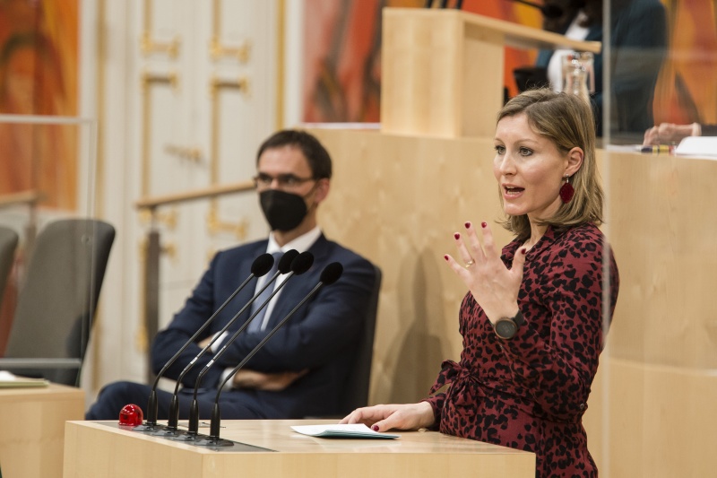 Am Rednerpult: Bundesrätin Heike Eder (ÖVP)