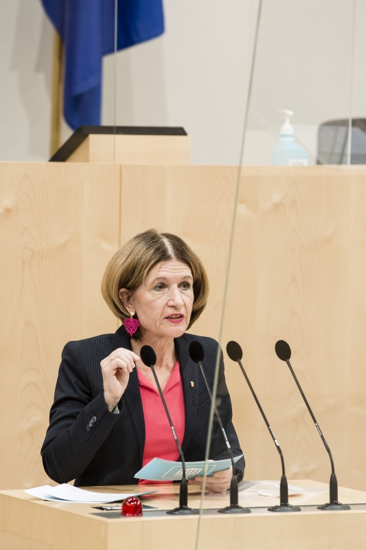Am Rednerpult: Bundesrätin Andrea Eder-Gitschthaler (ÖVP)