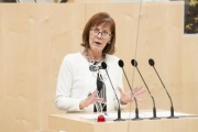 Am Rednerpult: Bundesrätin Michaela Schartel (FPÖ)