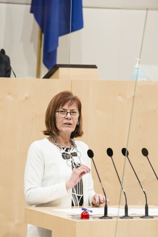 Am Rednerpult: Bundesrätin Michaela Schartel (FPÖ)