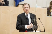 Am Rednerpult: Bundesrat Christian Buchmann (ÖVP)
