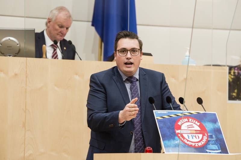 Am Rednerpult: Bundesrat Christoph Steiner (FPÖ). Am Präsidium: Bundesratsvizepräsident Günther Novak (SPÖ)