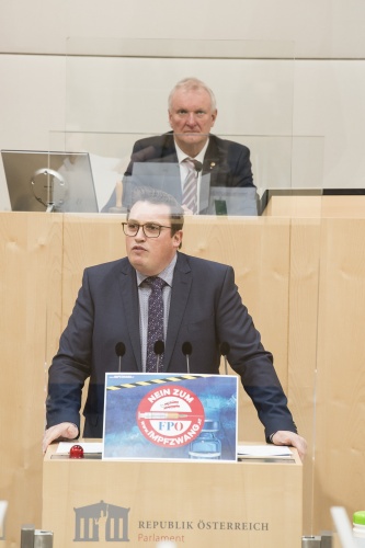 Am Rednerpult: Bundesrat Christoph Steiner (FPÖ). Am Präsidium: Bundesratsvizepräsident Günther Novak (SPÖ)
