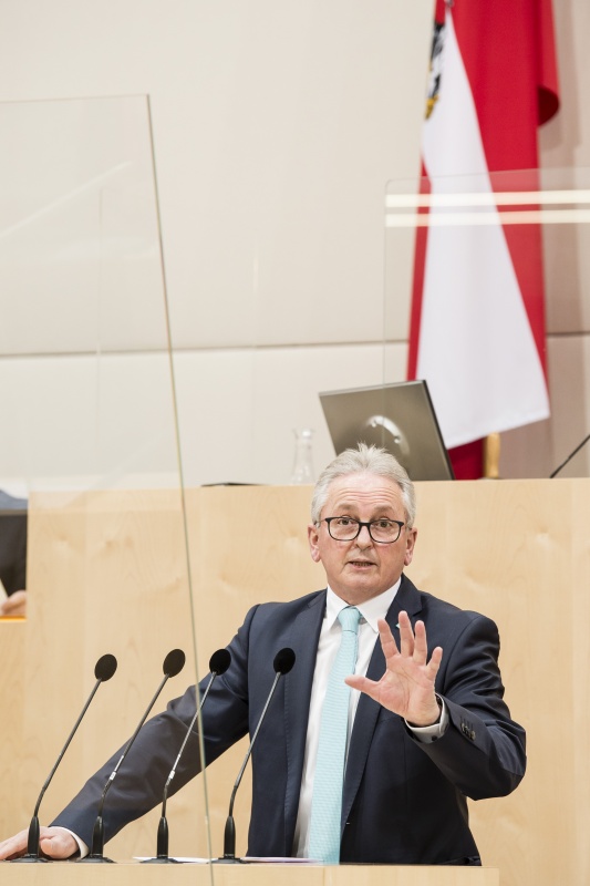 Am Rednerpult: Bundesrat Karl Bader (ÖVP)