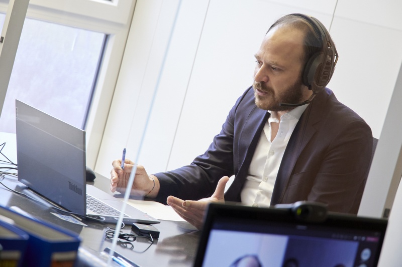 Nationalratsabgeordneter Nikolaus Scherak (NEOS) im Online-Workshop