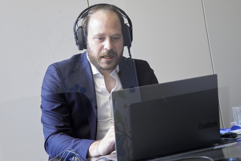 Nationalratsabgeordneter Nikolaus Scherak (NEOS) im Online-Workshop