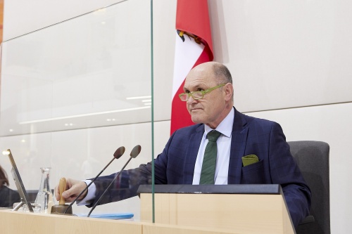 Eröffnung der Sitzung durch Nationalratspräsident Wolfgang Sobotka (ÖVP) am Präsidium