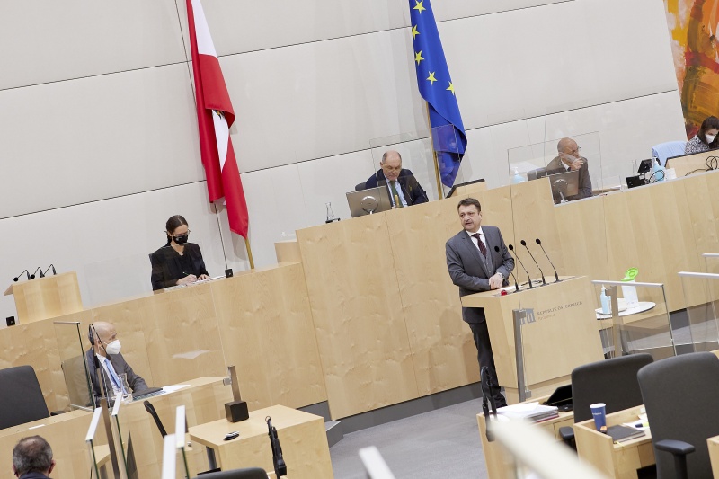 Am Rednerpult: Nationalratsabgeordneter Klaus Fürlinger (ÖVP)