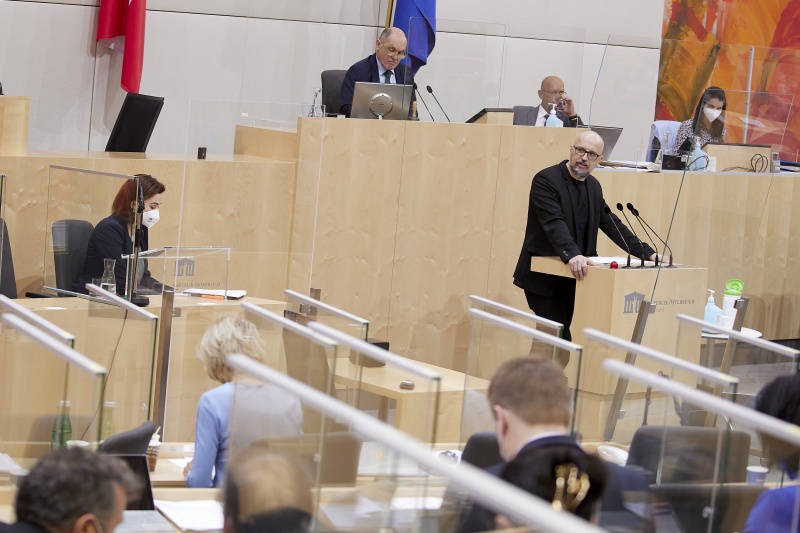 Am Rednerpult: Nationalratsabgeordneter Michel Reimon (GRÜNE)