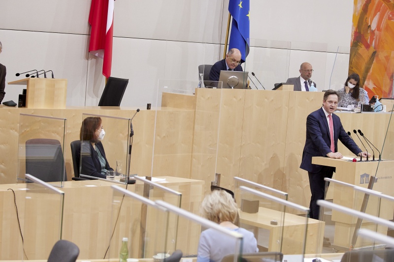 Am Rednerpult: Nationalratsabgeordneter Johannes Schmuckenschlager (ÖVP)