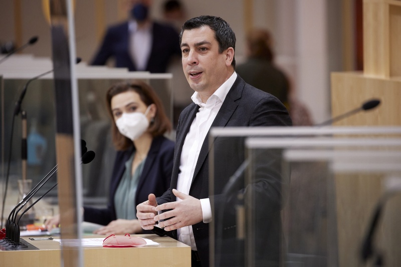 Am Rednerpult: Abgeordneter zum EU-Parlament Günther Sidl (SPÖ)