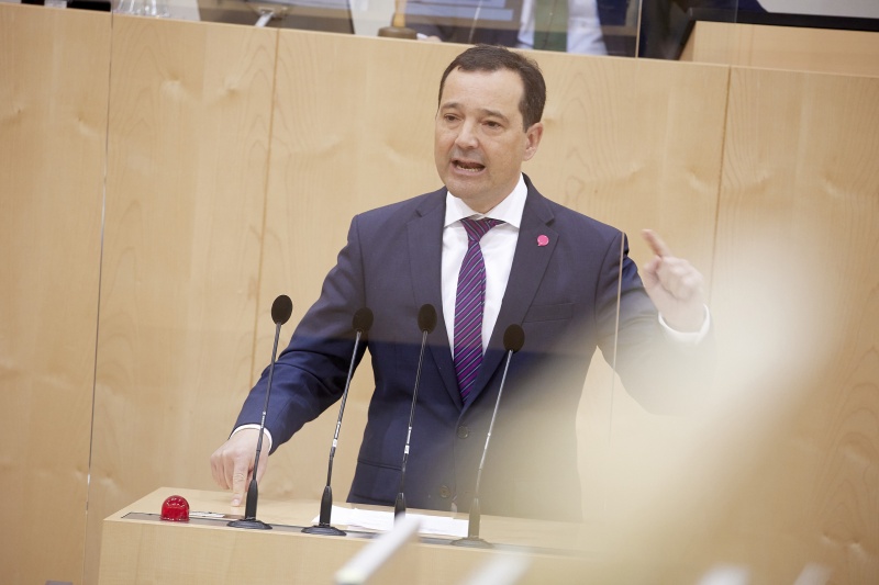 Am Rednerpult: Nationalratsabgeordneter Gerald Loacker (NEOS)