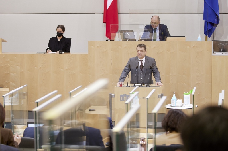 Am Rednerpult: Nationalratsabgeordneter Klaus Fürlinger (ÖVP)