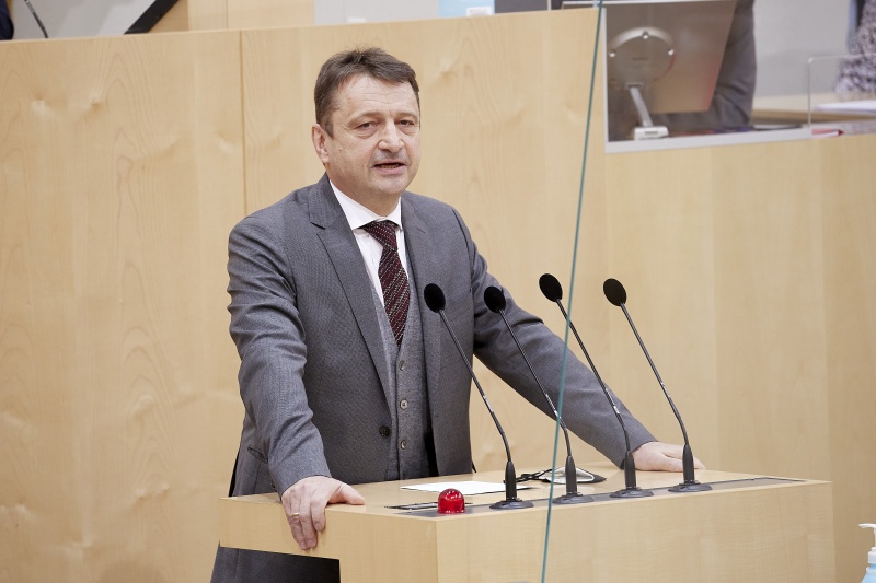 Am Rednerpult: Nationalratsabgeordneter Klaus Fürlinger (ÖVP)