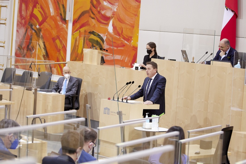 Am Rednerpult: Nationalratsabgeordneter Erwin Angerer (FPÖ)