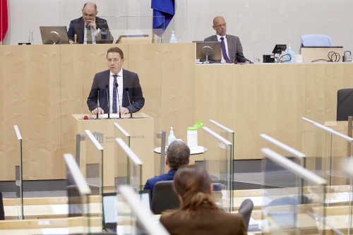 Am Rednerpult: Nationalratsabgeordneter Erwin Angerer (FPÖ)
