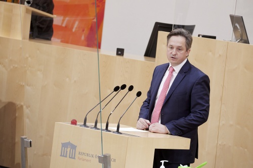 Am Rednerpult: Nationalratsabgeordneter Johannes Schmuckenschlager (ÖVP)