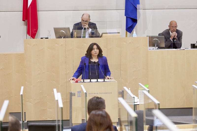 Am Rednerpult: Nationalratsabgeordnete Selma Yildirim (SPÖ)