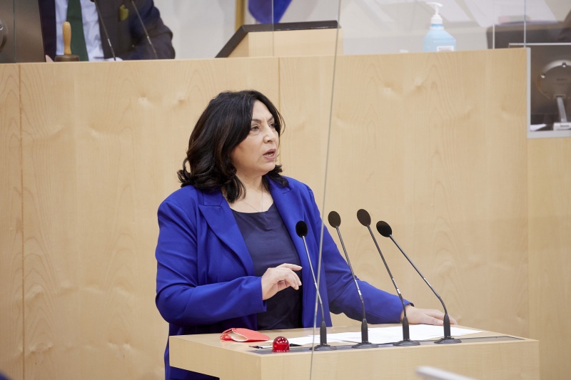 Am Rednerpult: Nationalratsabgeordnete Selma Yildirim (SPÖ)