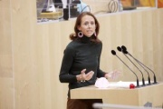 Am Rednerpult: Nationalratsabgeordnete Maria Theresia Niss (ÖVP)