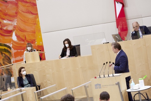 Am Rednerpult: Nationalratsabgeordneter Walter Rauch (FPÖ)