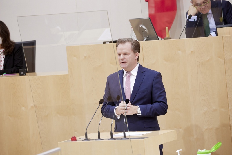 Am Rednerpult: Nationalratsabgeordneter Walter Rauch (FPÖ)