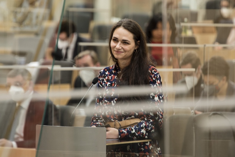 Fragestunde an Justizministerin Alma Zadic (GRÜNE). Am Rednerpult: Nationalratsabgeordnete Barbara Neßler (GRÜNE)