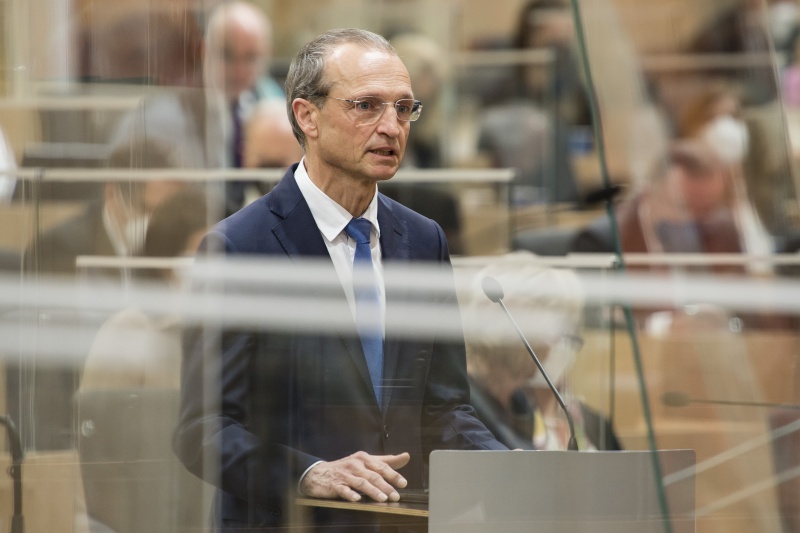 Fragestunde an Justizministerin Alma Zadic (GRÜNE). Am Rednerpult: Nationalratsabgeordneter Wolfgang Gerstl (ÖVP)