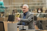 Fragestunde an Justizministerin Alma Zadic (GRÜNE). Am Rednerpult: Nationalratsabgeordneter Christian Lausch (FPÖ)