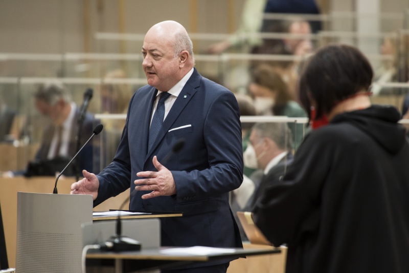 Fragestunde an Justizministerin Alma Zadic (GRÜNE). Am Rednerpult: Nationalratsabgeordneter Christian Stocker (ÖVP)