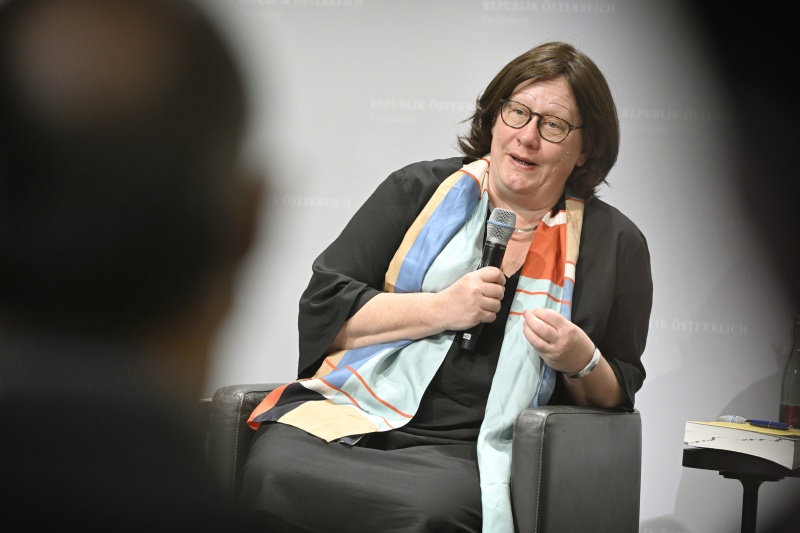 Podiumsdiskussion, Katharina Pabel am Wort