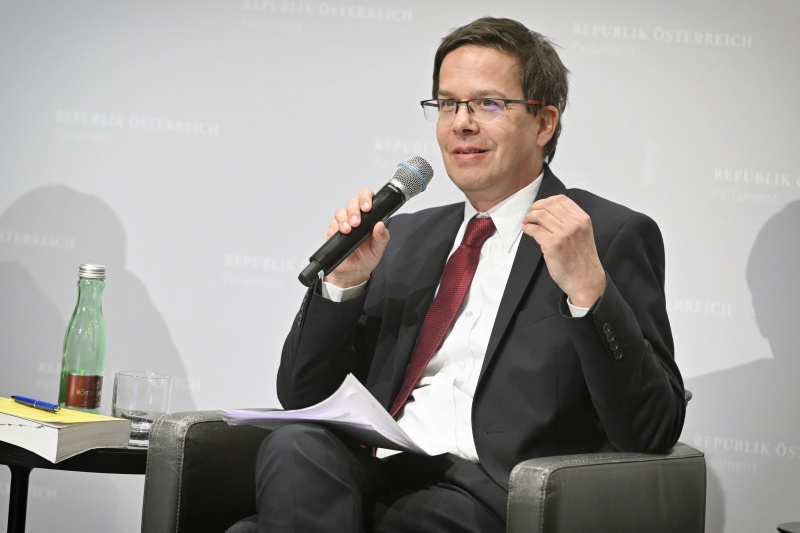 Podiumsdiskussion, Robert Kert am Wort