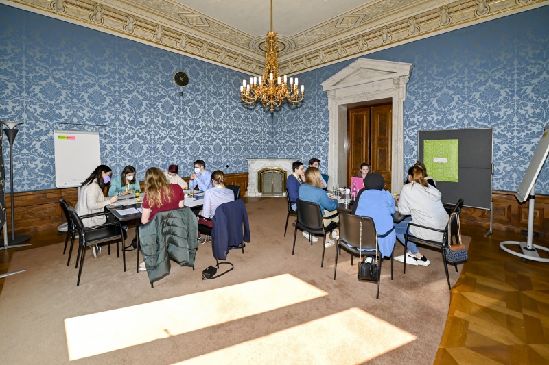 Blick Richtung VeranstaltungsteilnehmerInnen bei der Gruppenarbeit