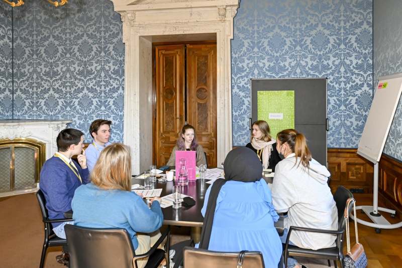 Blick Richtung VeranstaltungsteilnehmerInnen bei der Gruppenarbeit
