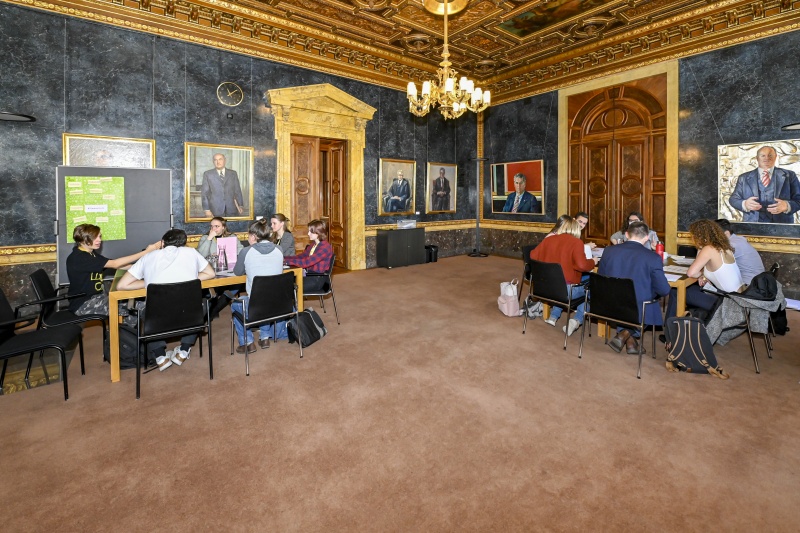 Blick Richtung VeranstaltungsteilnehmerInnen bei der Gruppenarbeit