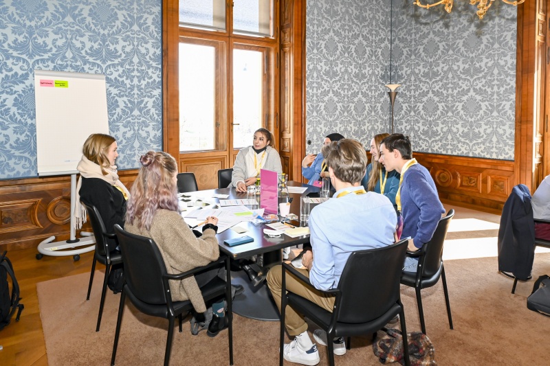 Blick Richtung VeranstaltungsteilnehmerInnen bei der Gruppenarbeit