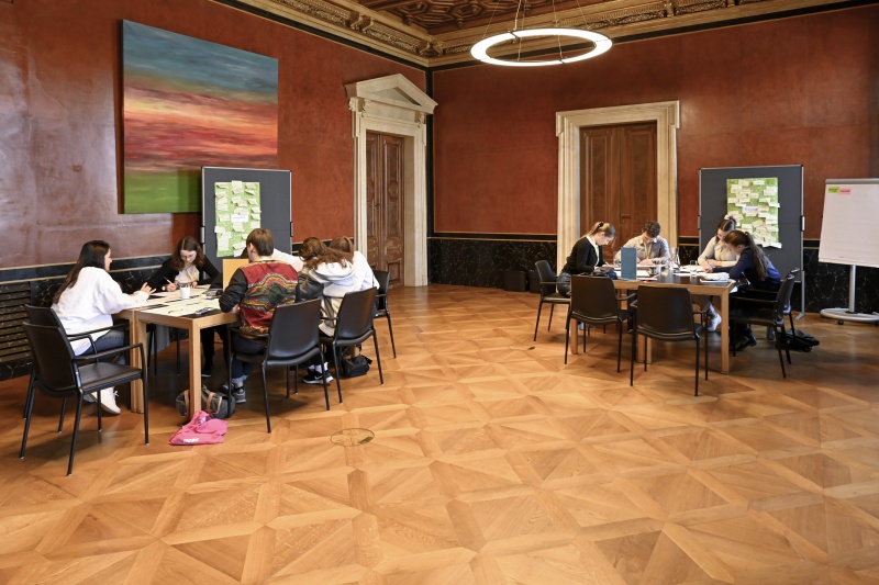 Blick Richtung VeranstaltungsteilnehmerInnen bei der Gruppenarbeit