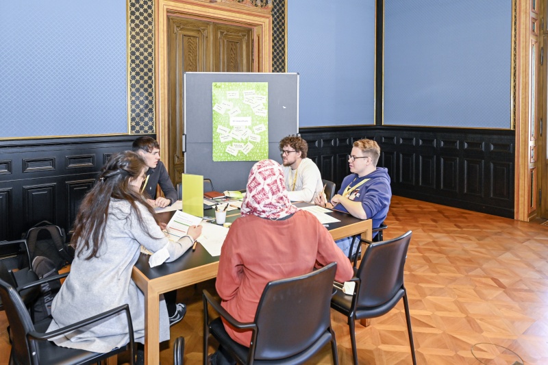 Blick Richtung VeranstaltungsteilnehmerInnen bei der Gruppenarbeit