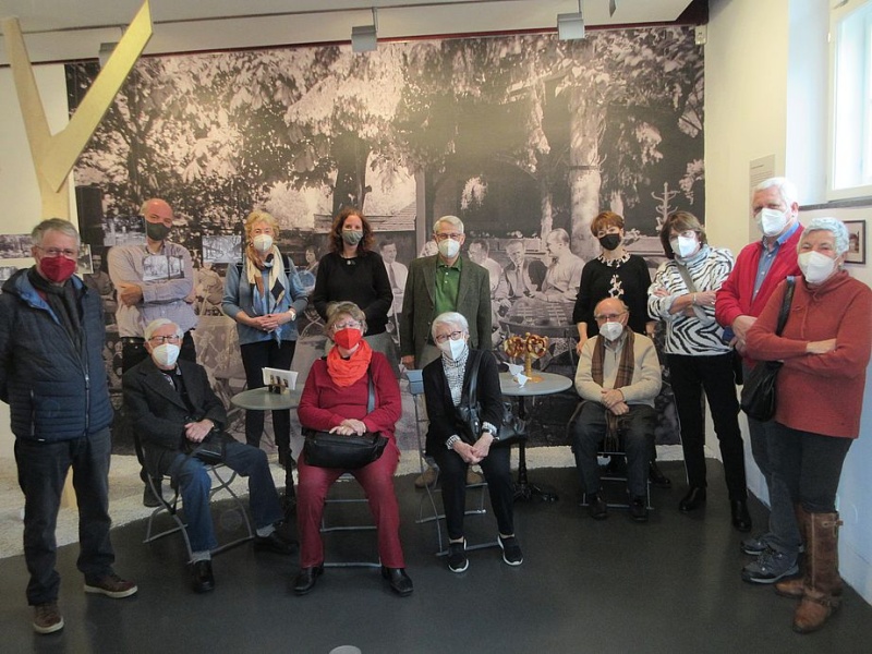Gruppenfoto mit den TeilnehmerInnen an der Ausstellung über ehemalige Innsbrucker Gasthäuser