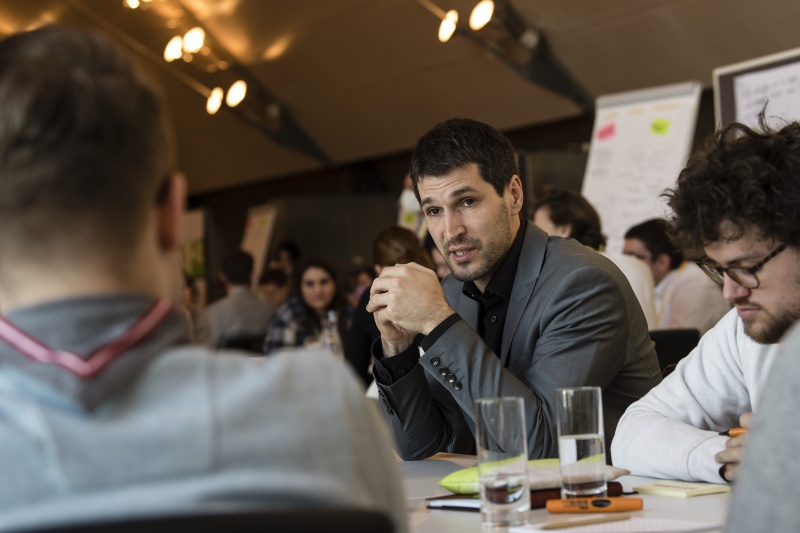 Bildmitte: Nationalratsabgeordneter Lukas Hammer (GRÜNE)