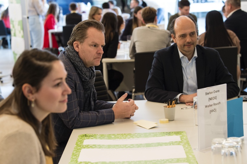 Von links: Nationalratsabgeordneter Walter Rauch (FPÖ), Landtagsabgeordneter Stefan Gara (NEOS)