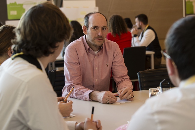 Bildmitte: Bundesrat Karl-Arthur Arlamovsky (NEOS)